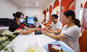 Xu hướng hoài cổ đăng hỷ sự lên báo in gây sốt tại Trung Quốc