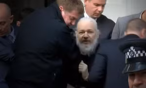 Thế giới tuần qua: Đảo chính rung chuyển Sudan, 'cha đẻ' WikiLeaks bị bắt