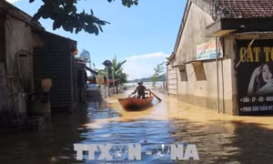 Nước lũ lên nhanh gây ngập nặng tại huyện Thanh Chương, Nghệ An