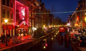 Nữ thị trưởng đầu tiên của Amsterdam muốn đóng cửa phố đèn đỏ