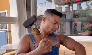 Lực sĩ Cuba tự đập 1.000 nhát búa lên tay mỗi ngày