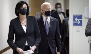 Nhiều thống đốc phớt lờ kêu gọi của Tổng thống Biden về lệnh bắt buộc đeo khẩu trang