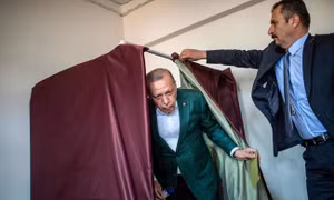 Tổng thống Thổ Nhĩ Kỳ Erdogan đối mặt với thách thức chính trị lớn chưa từng có?