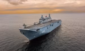 NATO điều tàu sân bay mang UAV tới sườn phía Đông để hỗ trợ chiến dịch phòng thủ 