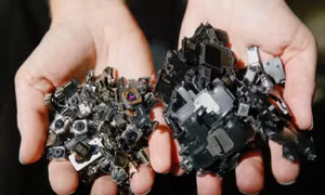 Apple tái chế iPhone bằng robot