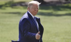 Tổng thống Trump đột ngột kiểm tra sức khỏe trong 2 tiếng