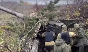 Siêu pháo 'cơn lốc lửa' khai hỏa, diệt đoàn tiếp viện; lính Ukraine mắc kẹt tại lò lửa Soledar