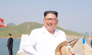 Thân thiện hơn với quốc tế, nhà lãnh đạo Kim Jong-un muốn hiện thực giấc mơ của cha ông?