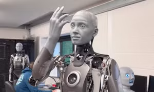 Robot gây ngạc nhiên vì có biểu cảm quá giống con người
