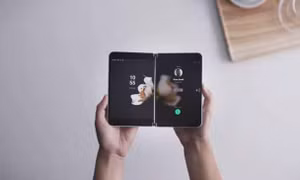 Microsoft ra mắt điện thoại 2 màn hình