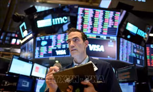 Chỉ số Dow Jones lần đầu tiên trong lịch sử vượt mốc 40.000 điểm