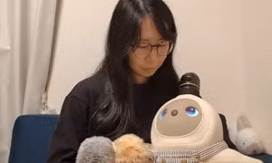 Robot thú cưng AI - giải pháp cho 'đại dịch cô đơn'