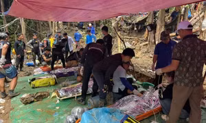 Người sống sót cung cấp manh mối tìm 2 nạn nhân còn lại trong hang động Lào