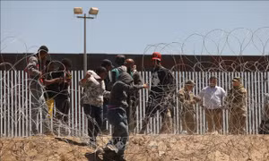 Không hẹn mà gặp, Tổng thống Biden và ông Trump cùng đến biên giới với Mexico