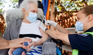 Phương pháp khuyến khích người cao tuổi tiêm vaccine COVID-19 tại Mỹ