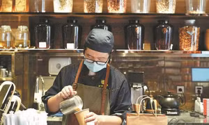 Cà phê vị thuốc đông y thu hút giới trẻ Trung Quốc