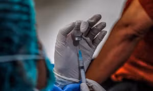 WHO hướng đến Trung Quốc và Ấn Độ để tăng số lượng vaccine COVID-19