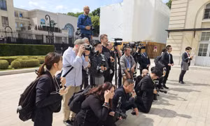 Kiến trúc trụ sở tòa soạn nhìn từ Le Monde và AFP