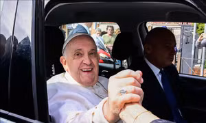 Giáo hoàng Francis xuất viện