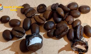 Thủ đoạn tinh vi nhét cocaine trong hạt cà phê