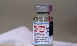 Cơ quan y tế Pháp khuyến nghị người dưới 30 tuổi không nên tiêm vaccine Moderna