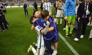 Messi và những khoảnh khắc ngọt ngào cùng gia đình trong thời khắc lịch sử