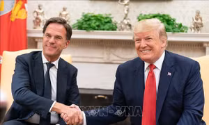 NATO và Ukraine lên tiếng sau khi Mỹ lần đầu trừng phạt Nga dưới thời Tổng thống Trump
