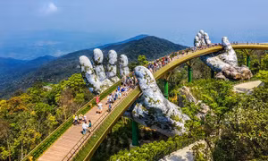 Báo Anh xếp cầu Vàng Đà Nẵng vào danh sách kỳ quan mới của thế giới