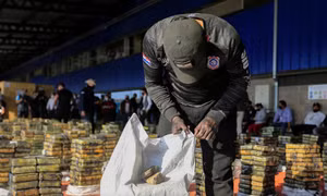 Paraguay bắt giữ số cocaine trị giá 500 triệu USD giấu kèm than đá