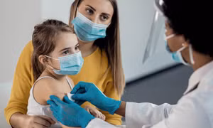Mức an toàn, các phản ứng phụ nào có thể xảy ra khi tiêm vaccine COVID-19 cho trẻ em