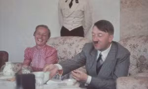 Viên cảnh sát bị phạt 10 tháng tù vì chia sẻ ảnh món ăn yêu thích của Hitler