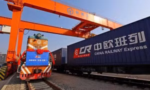 Đằng sau những container trống rỗng trên tàu hỏa từ Trung Quốc đến châu Âu