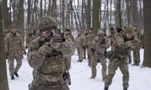Ukraine ban bố sắc lệnh tổng động viên