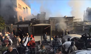 Mỹ, Israel ồ ạt không kích mục tiêu tại Syria sau chính biến