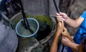 Lý do nhiều người dân thủ đô Indonesia phải mua nước sạch từ hàng xóm