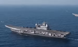 Khoảnh khắc tiêm kích MiG-29 do Nga sản xuất cất cánh từ tàu sân bay Ấn Độ