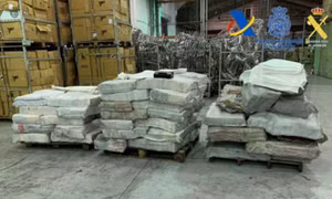 Tây Ban Nha tịch thu 2 tấn cocaine giấu trong than đá