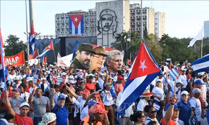 Người dân Cuba xuống đường tuần hành, phản đối chính sách của Mỹ đối với Venezuela
