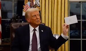 Tổng thống Trump tiết lộ nội dung bức thư người tiền nhiệm Biden để lại trong ngăn bàn