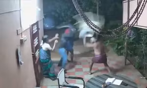 Đôi vợ chồng già dùng ghế và dép đuổi toán cướp tay lăm lăm mã tấu