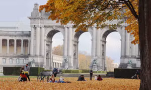 Mùa thu vàng ở Cinquantenaire – khoảnh khắc dịu dàng của Brussels