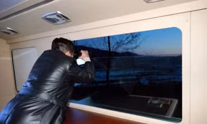 Nhà lãnh đạo Triều Tiên Kim Jong-un lần đầu trực tiếp theo dõi phóng tên lửa sau 2 năm