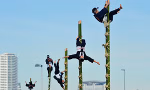 Video lính cứu hỏa Nhật Bản giữ thăng bằng trên thang dựng đứng