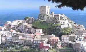 Làng nhỏ Italy ban sắc lệnh cấm người dân ốm nặng