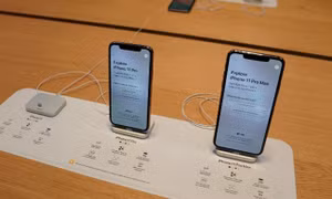 Tổng thống Trump phàn nàn việc iPhone mất nút Home
