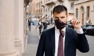 Cà vạt kiêm khẩu trang sành điệu tại Italy
