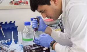 Giới khoa học tạo vaccine mRNA đầu tiên để đối phó với vi khuẩn kháng kháng sinh