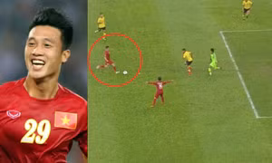 Bàn thắng mở tỷ số 1 - 0 của Huy Hùng chọc thủng lưới đội tuyển Malaysia
