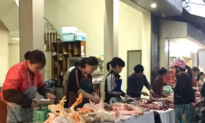 Giá thịt cận Tết đồng loạt tăng, rau củ ổn định