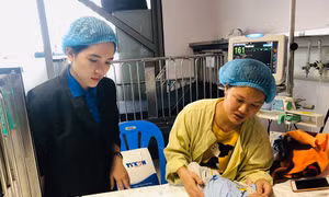 Chia sẻ khó khăn với các cháu nhỏ mắc bệnh tim bẩm sinh tại Viện Nhi TƯ
